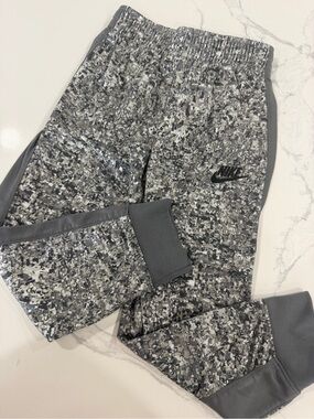 Nike Boys Digital Confetti Print Jogger Pants Gray Camo Size Small 4/5